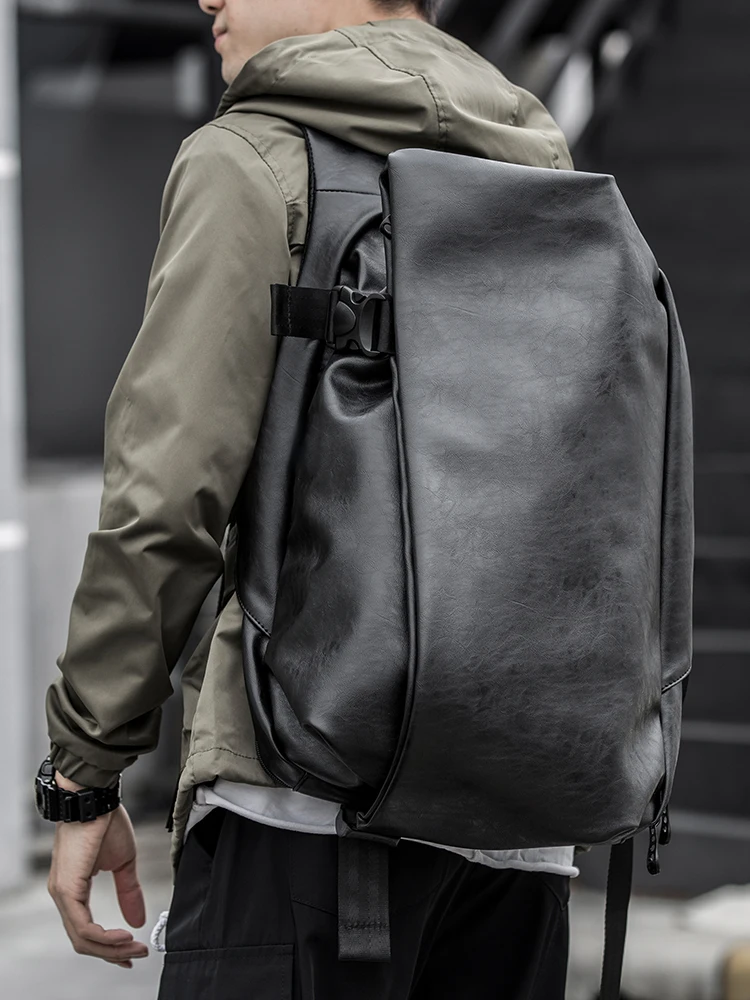 

Trendy Men's Bapa Large Capaci Outdoor ort Trip Hiking Bag Casual Sle Soft Handle Zipper Closure PVC Material