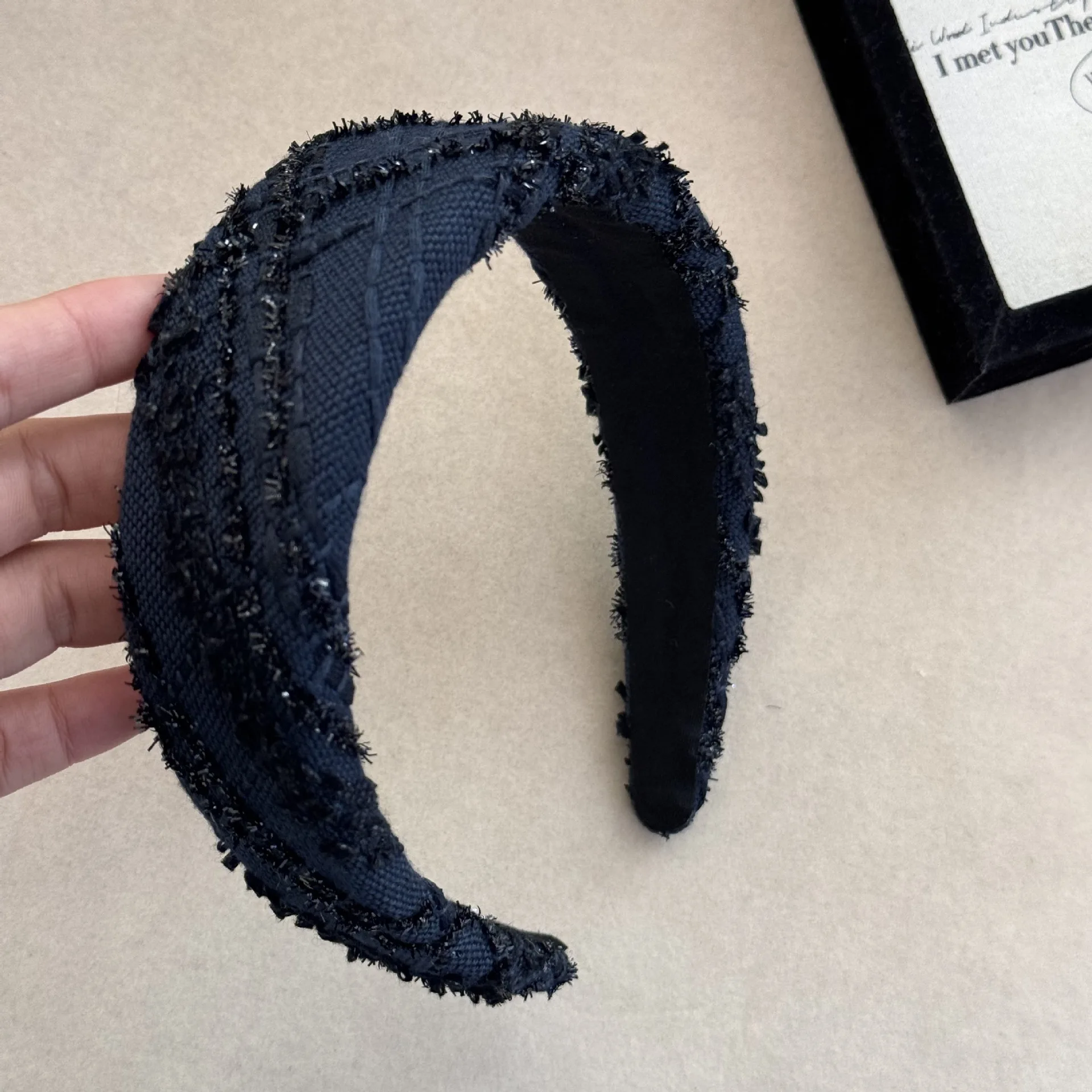 1 Stück dickes Tweed-Stirnband mit breiter Kante sieht klein und im Retro-Stil aus, geeignet für den täglichen Pendelverkehr und vielseitige Haar-Accessoires – Detail 15