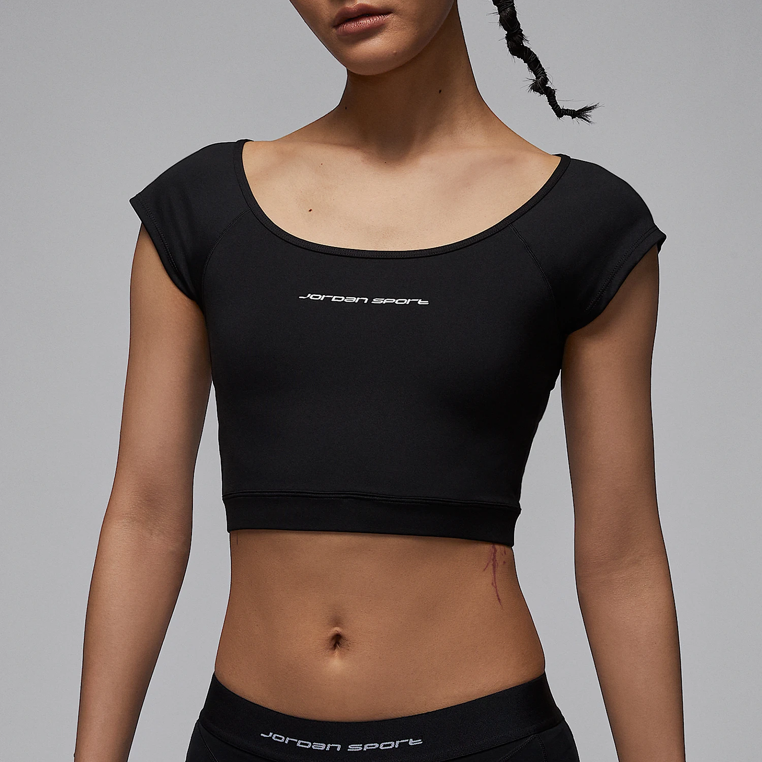 

Официальная женская укороченная дышащая футболка с открытой спиной Nike JORDAN HJ0071-010