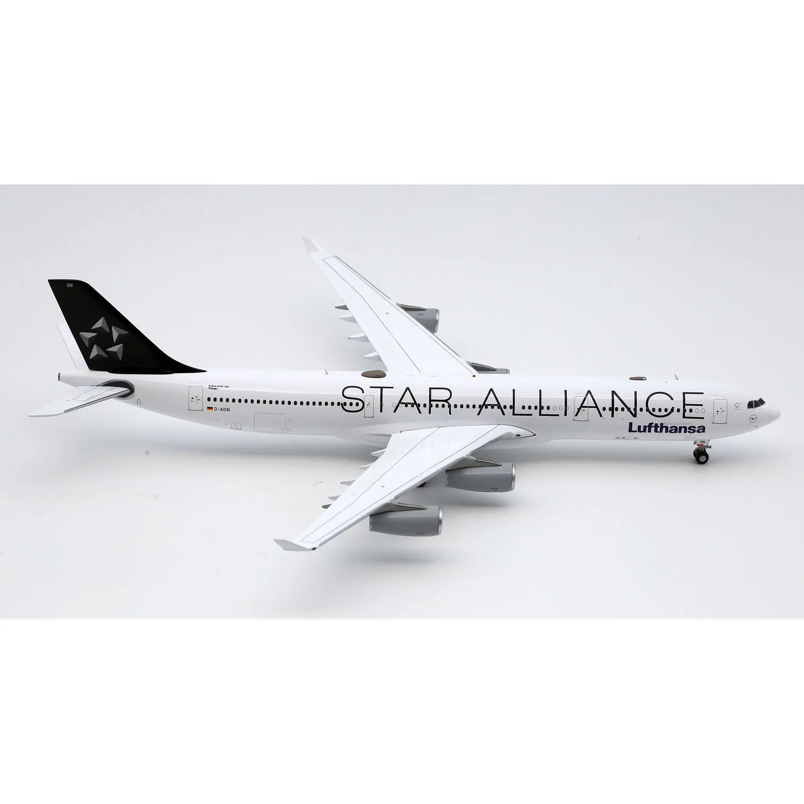 XX20150 Alloy Collectible Plane Gift JC Wings 1:200 Lufthansa \