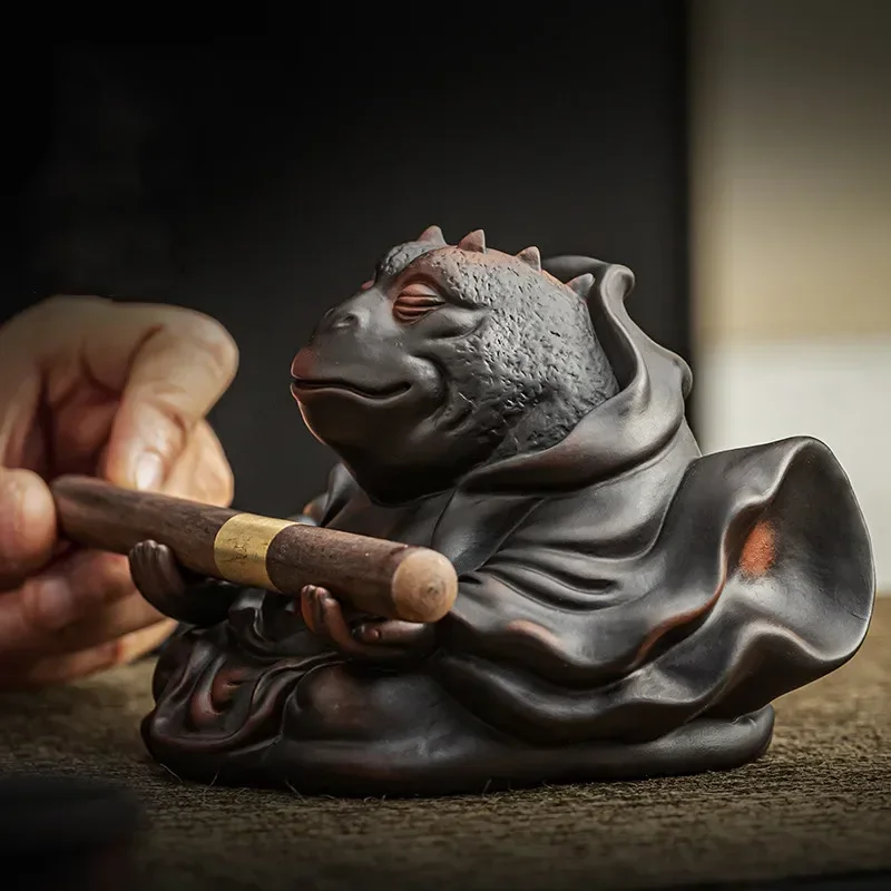 

Jianshui Purple Pottery Toad Tea Pet Ornaments high-Quality Tea ceremony Tea Table Decoration