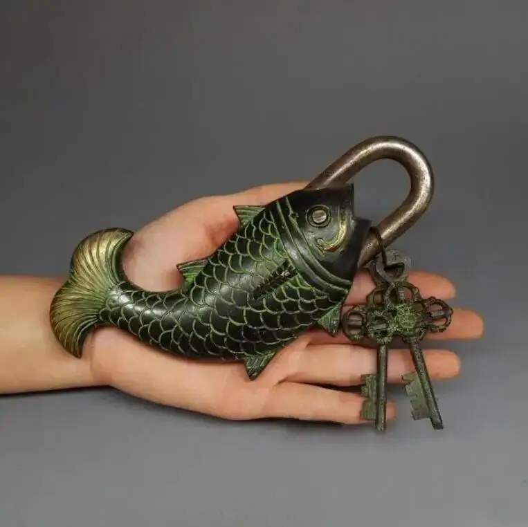 Vintage Style Brass Engraved Fish Shape Press Button Tricky Padlock with 2 Keys Decoration Metal Handicraft