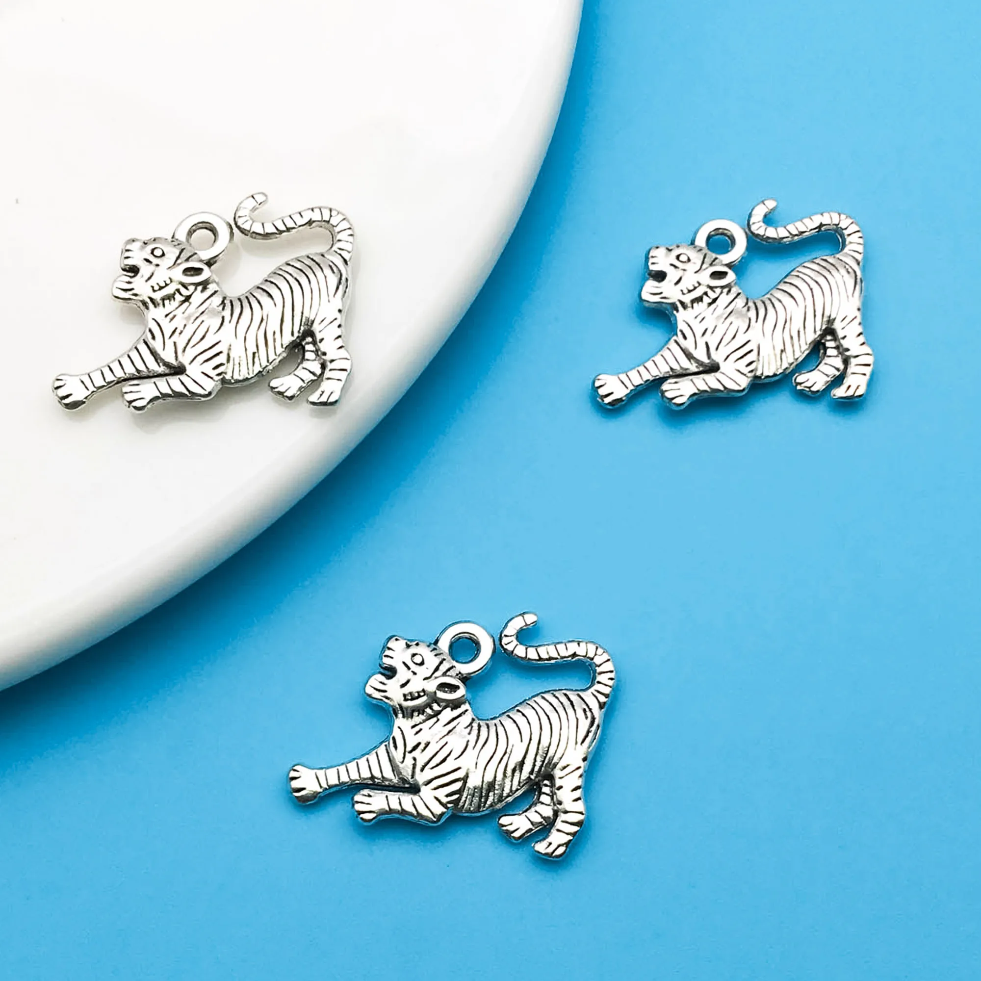 10/20pcs Antique Silvery Tiger Charms Alloy Animal Pendants For DIY Jewelry Making Findings Crafting Accessory