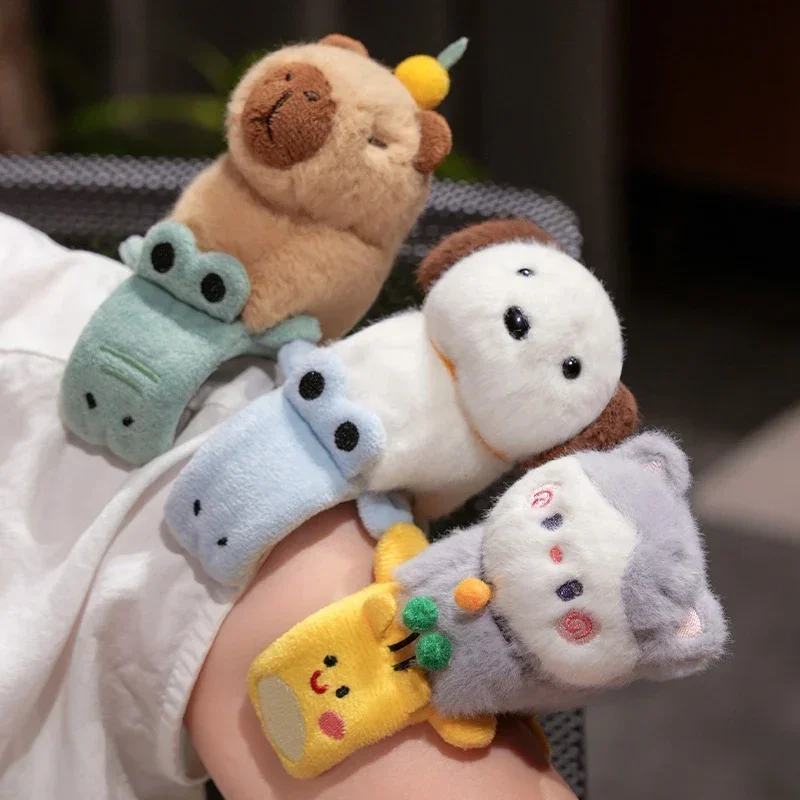 Capybara Slap Snap Wrap Capybara Plushie Armband Armband Kawaii Niedlicher Hund Katze Plüschtier Handring Kreatives lustiges Geschenk – Detail 22