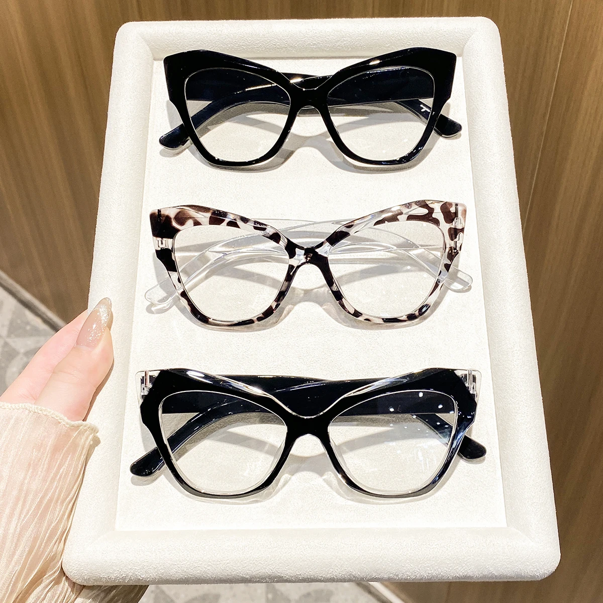 3 Pairs of Multi-Colored Cat-Eye Large-Frame Non-Prescription Glasses for Women, Elegant Retro Style, Light Luxury, Durable and Versatile, Suitable for Daily Commuting, Casual Outings, Dates, and Store Visits