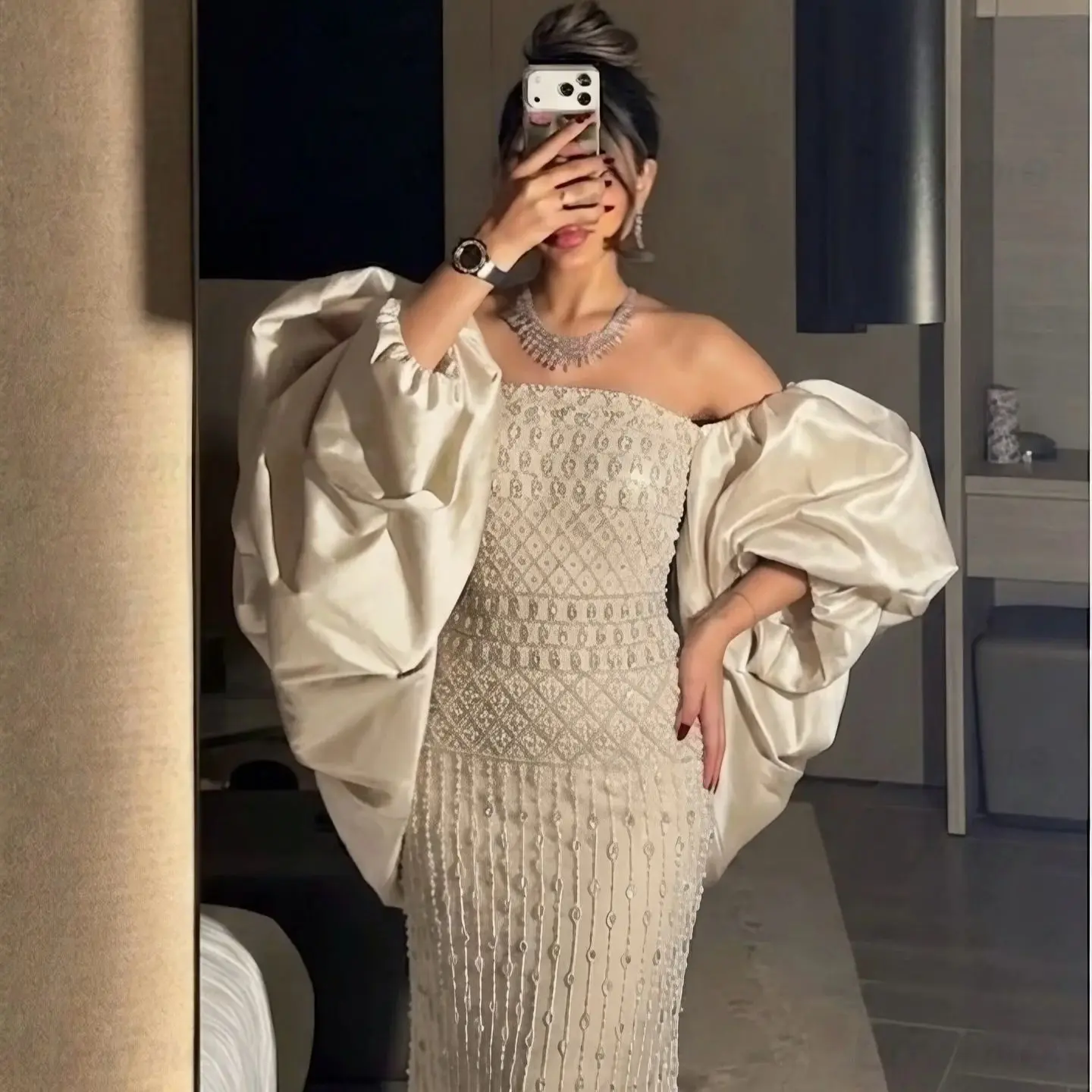 

Вечернее платье цвета шампань с бисером и отстегивающимся пальто, с открытыми плечами, на заказ, для женщин, для торжественных мероприятий и конкурсов красоты