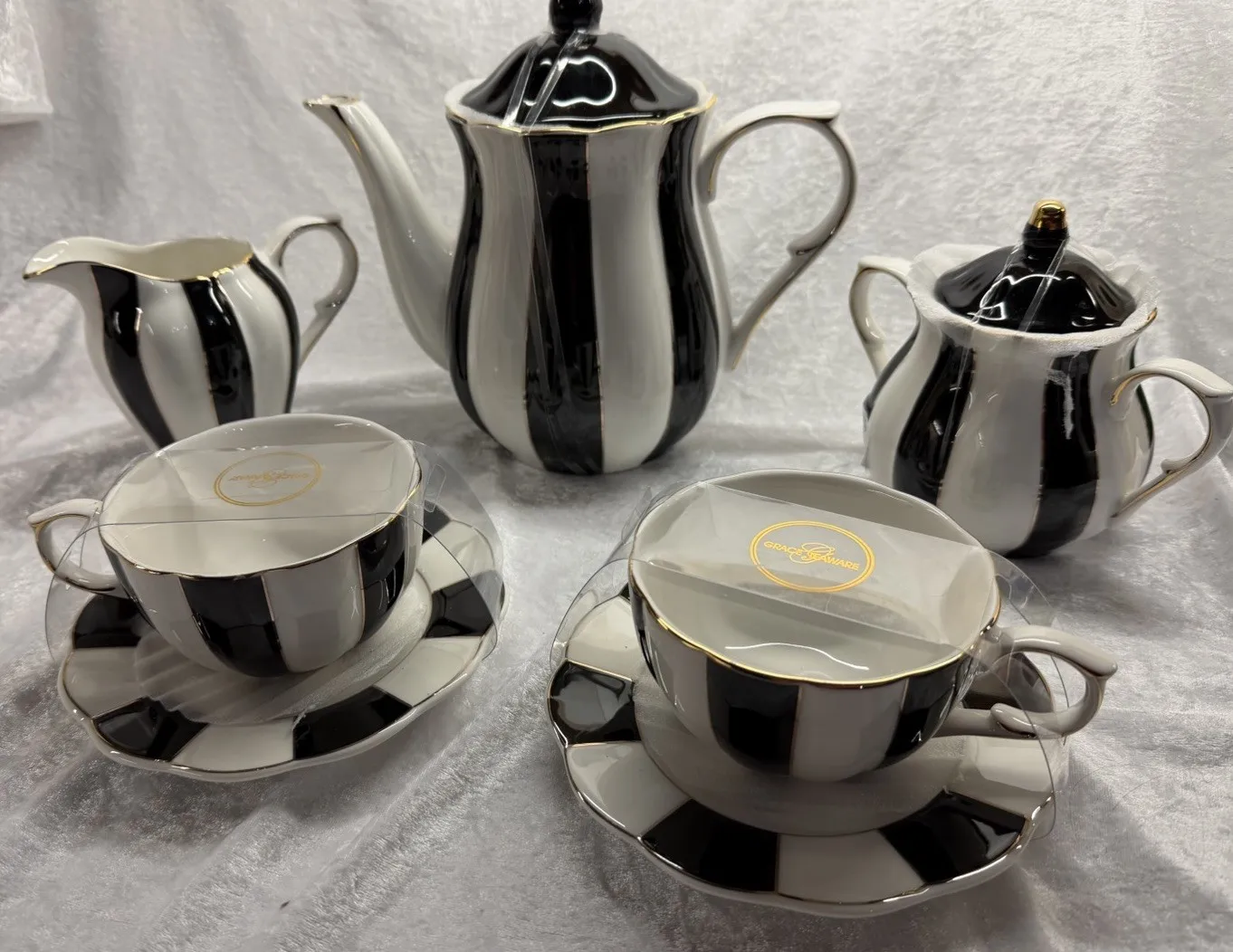 

Чайный сервиз Grace Teaware из тонкого фарфора с черно-белыми полосками и фестончатым краем, 9 предметов