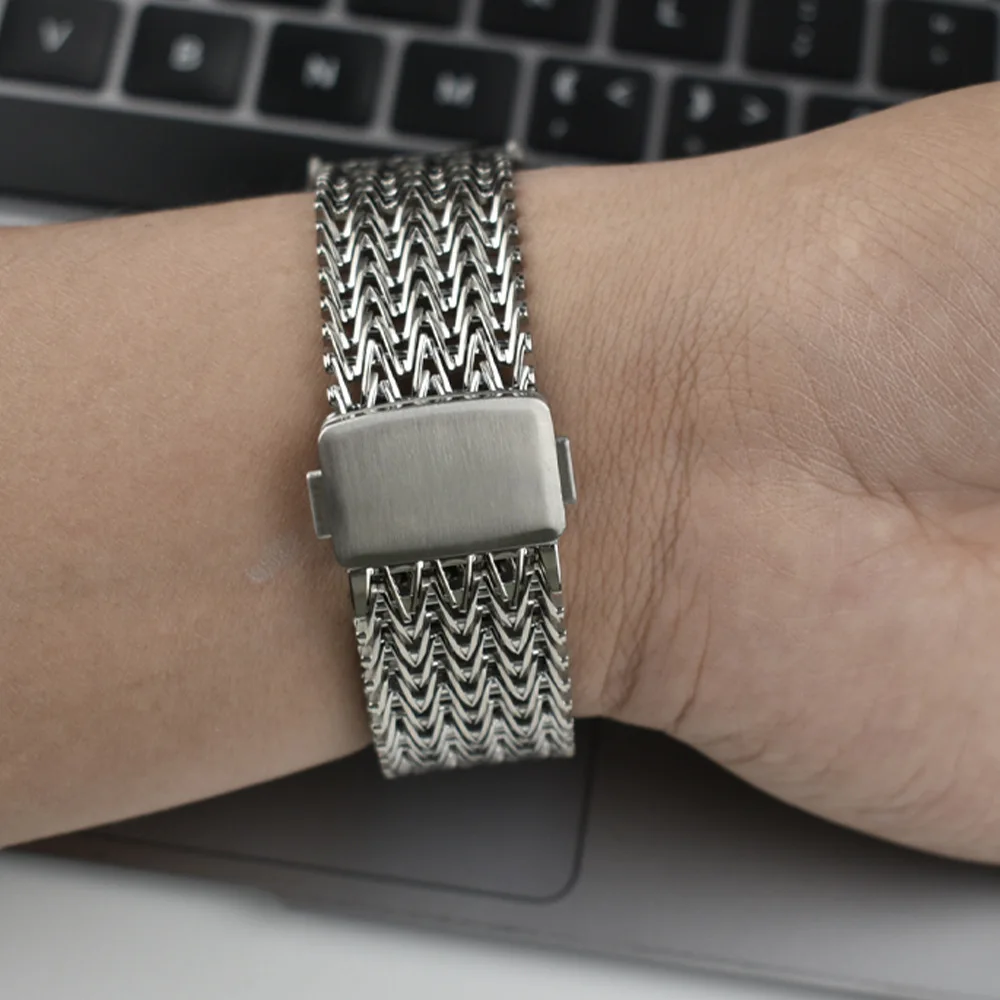 حزام من الفولاذ المقاوم للصدأ لساعة سامسونج جالاكسي الترا (2025) 47 ملم سوار معدني مغناطيسي لساعة جالاكسي 8/8 كلاسيك 40/44/46 ملم