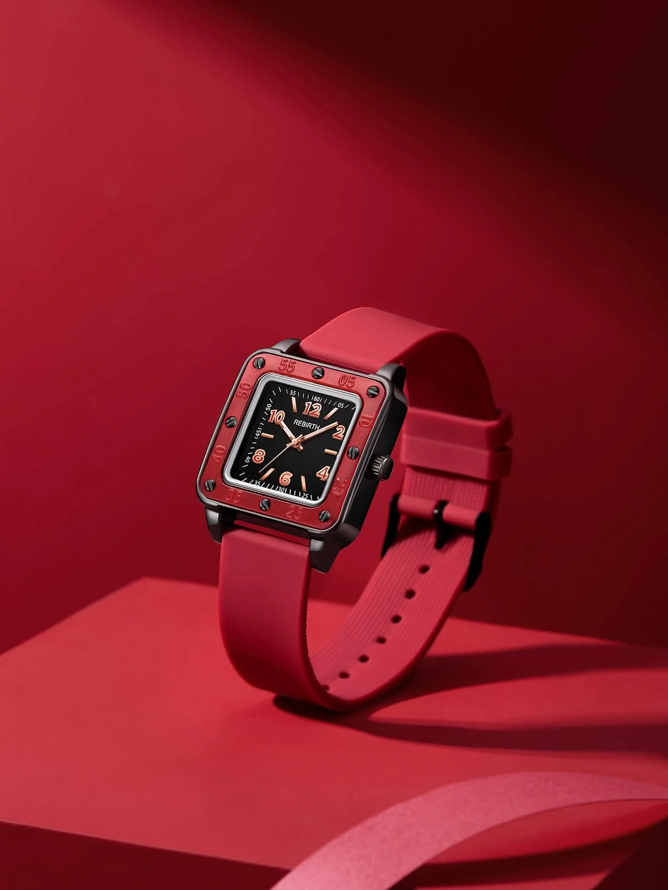 

Кварцевые часы Red Square Case с силиконовым ремешком и светящимися стрелками