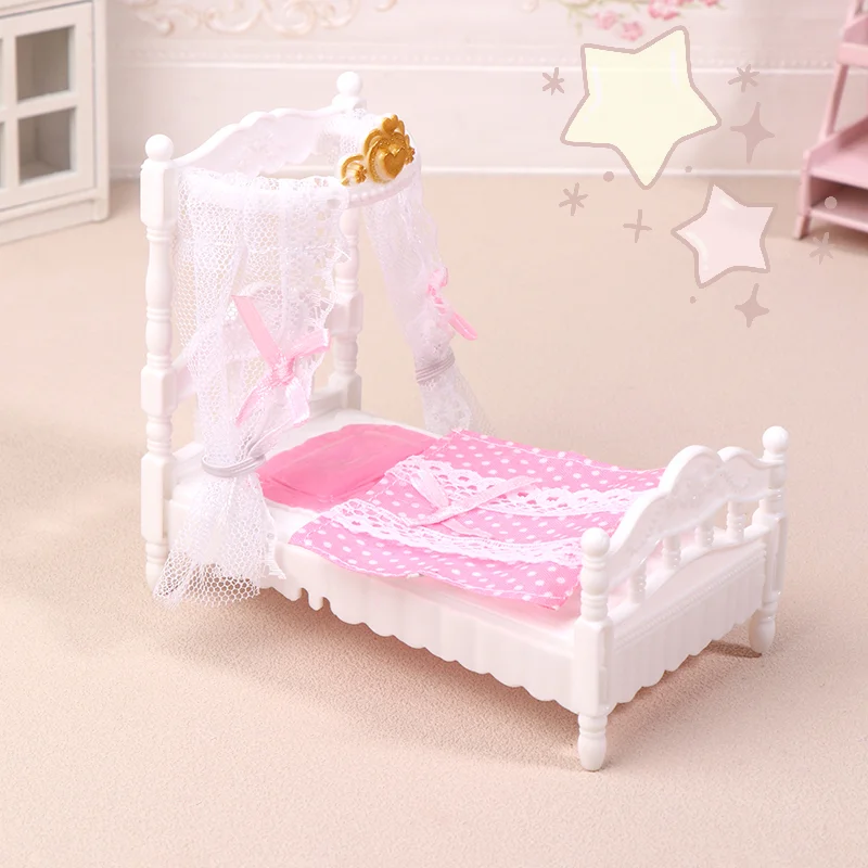 Set letto a baldacchino principessa in miniatura per casa delle bambole in scala 1/12 con lenzuolo e zanzariera Mobili per camera da letto Decorazioni per la casa delle bambole