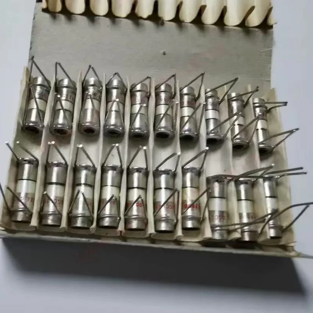 capacitor-de-ajuste-fino-de-capacitancia-ggc12000-08-12pf-resistente-a-tensao-750v-sprag-goldman