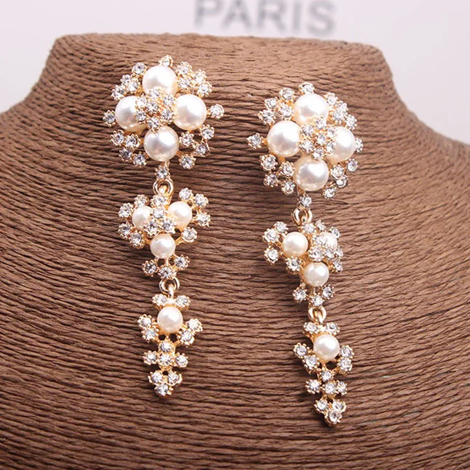 

DIY accessories Korean hot sale, fashionable pearl rhinestone earrings, temperament earrings, women's European and American exag