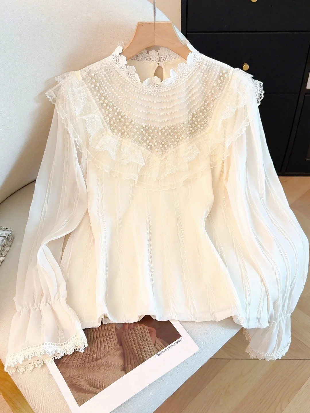 

Elegant Long Sleeve Women's Lace Chiffon Shirt Heavy Embroidery Spring 2026 New Style Fashionable Top round Neck Polyester Fiber