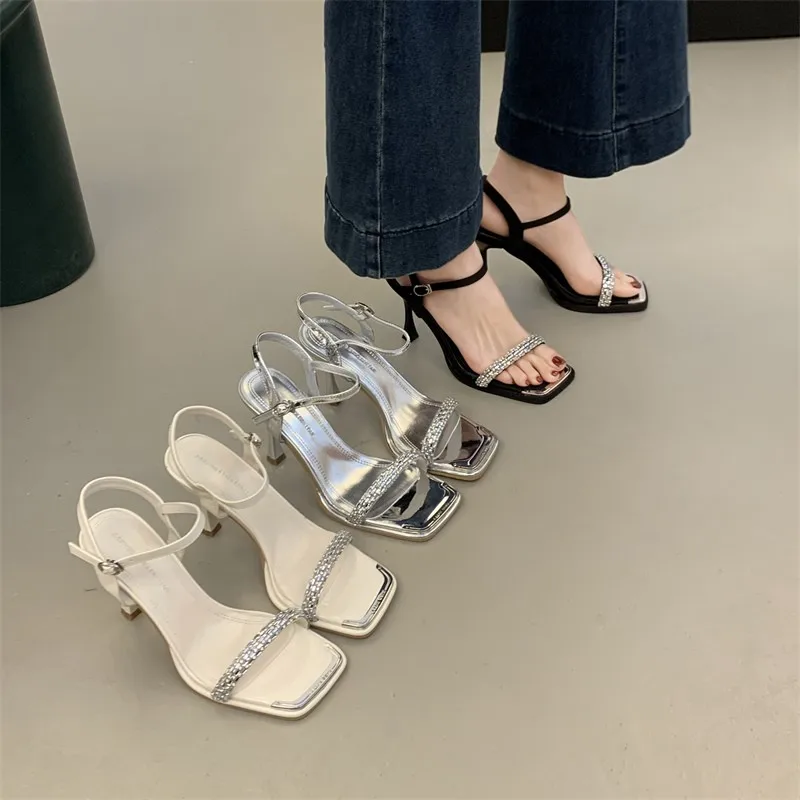 أحذية مريحة للنساء خارج الصنادل كل مباراة عالية الكعب مثير ريترو خنجر 2025 عالية الكعب الربيع الفتيات مضخات فضائح