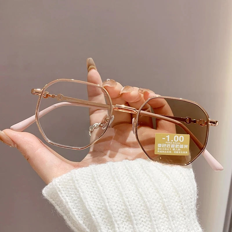 Unisex Photochromic Myopia Glasses High Definition Luxury High Quality Blue Light Blocking Eye Protection Eyeglasses 0 To -4.0