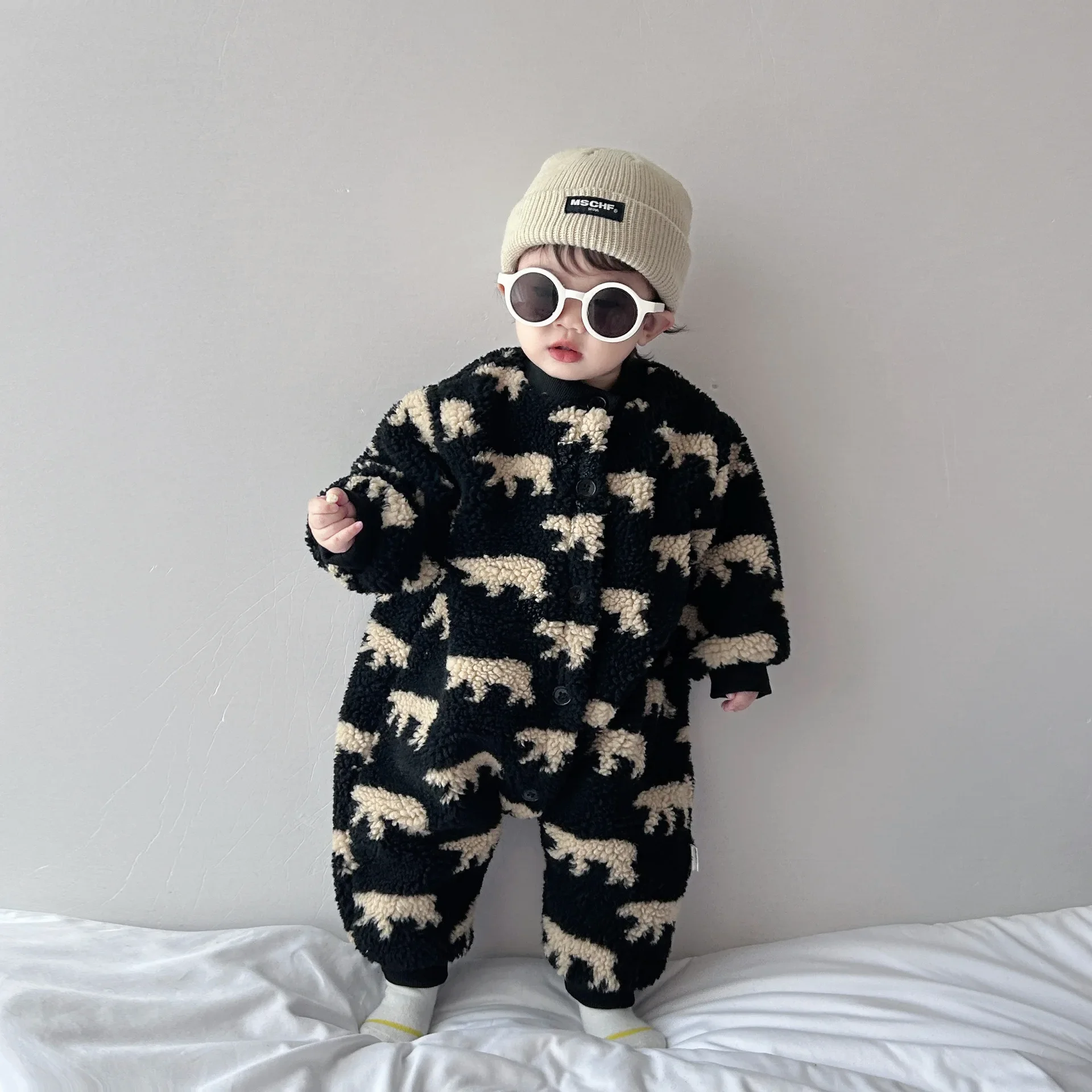 Baby Clothing Boys Girls Baby Fleece Thick Romper 2024 Winter New Fashion Cartoon Lamb Wool Warm and Comfortable Romper