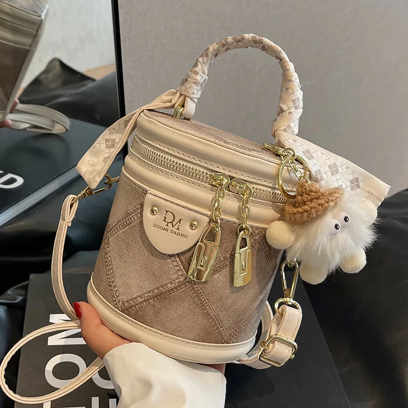 New Summer Messenger Bag Portable Woven Scarf Bucket Bag Soft Shoulder Large Capacity Commander Handbags for Women