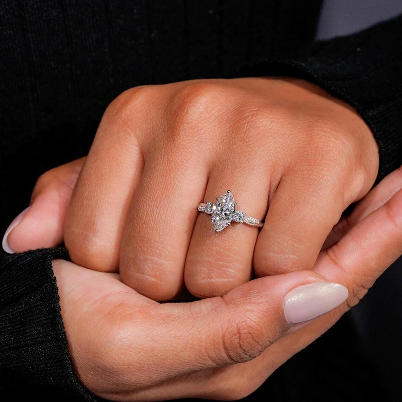 Huitan Damenring mit einfachem, vielseitigem Design für Hochzeit, charmantes Damen-Party-Accessoire mit glänzendem CZ, eleganter Verlobungsschmuck – Detail 6