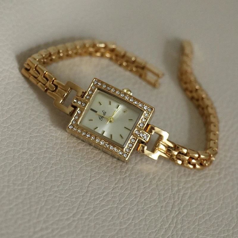 ساعة نسائية فاخرة جديدة مع قرص صغير وحركة كوارتز أنيقة وتصميم أنيق ساعة عالية الجودة هدية مثالية للنساء