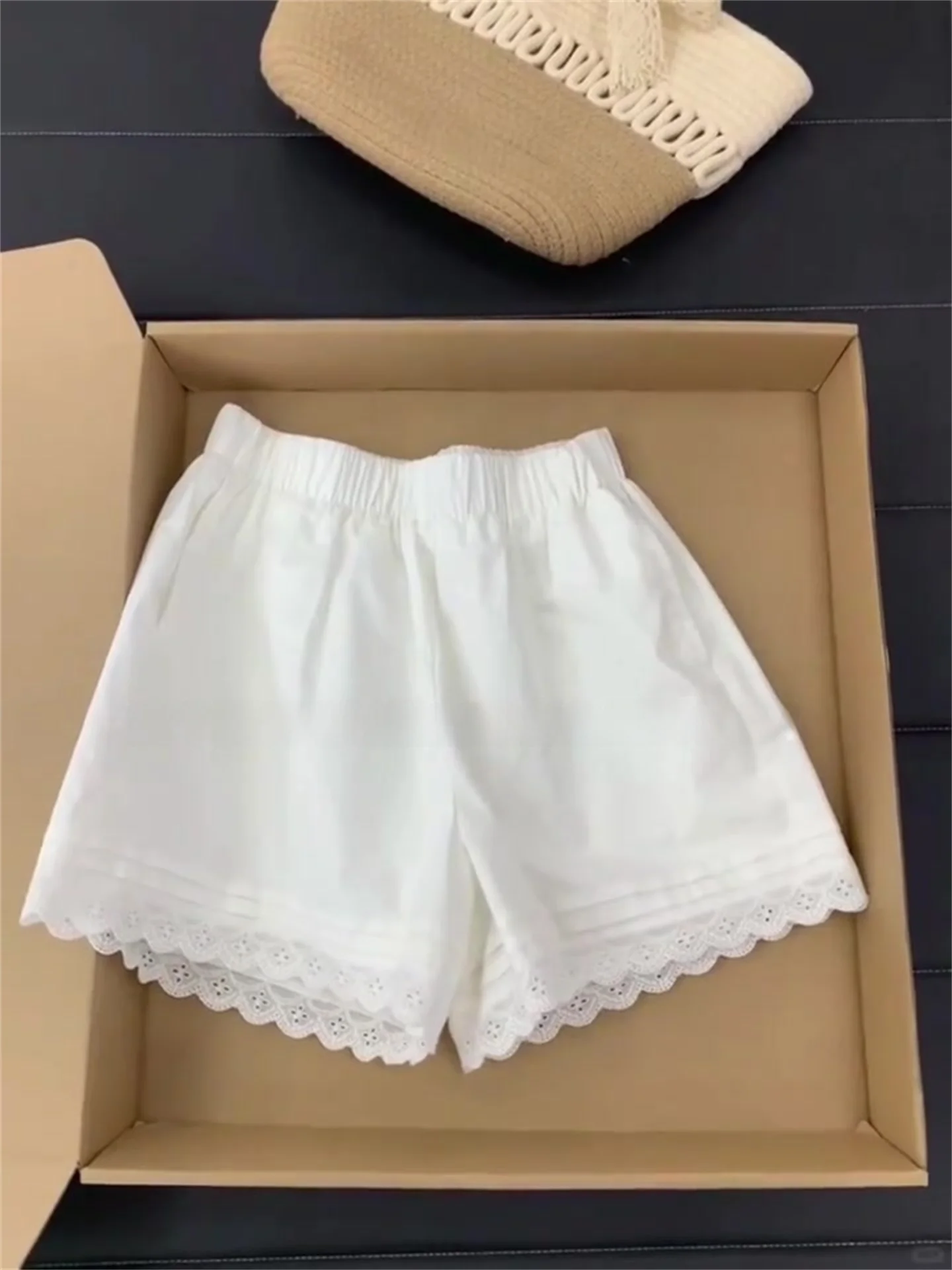 

Korean Style Sweet Spicy Lace Trim Wide Leg Short Pants Women Summer High Waist Loose Casual Five-Quarter Sports Hot Pants