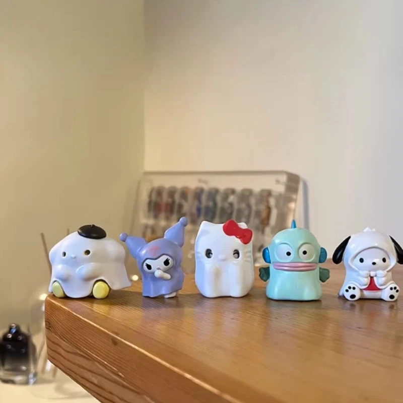 

Аниме-фигурки Куломи в черно-белом стиле «Призрак», коллекционная фигурка в закрытой упаковке, милая настольная декоративная модель, игрушка, подарок для девочек на Хэллоуин, для фанатов