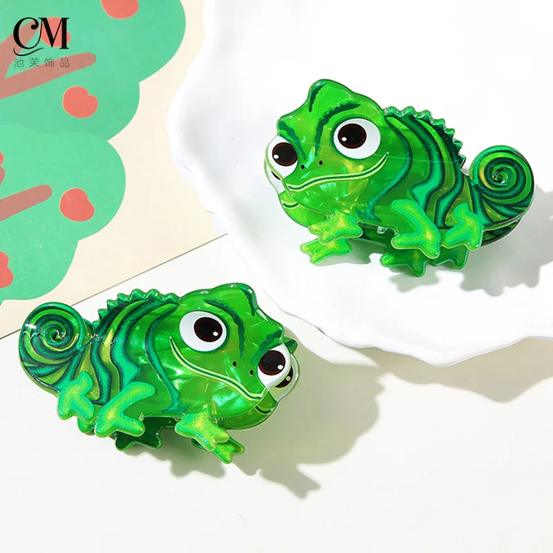 St. Patrick's Day Green Lizard Animal Hair Claw Clip, Novelty Non-Slip Hair Catch for Updos, Stackable Festive Hair Accessory for Irish Parades, Parties, Daily Wear & Holiday Gifting view 4