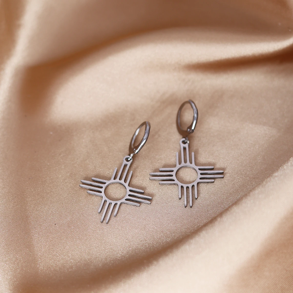 Kinitial-pendientes de Sol de México Zia de acero inoxidable para mujer, joyería geométrica, pendiente de gota hecho a mano