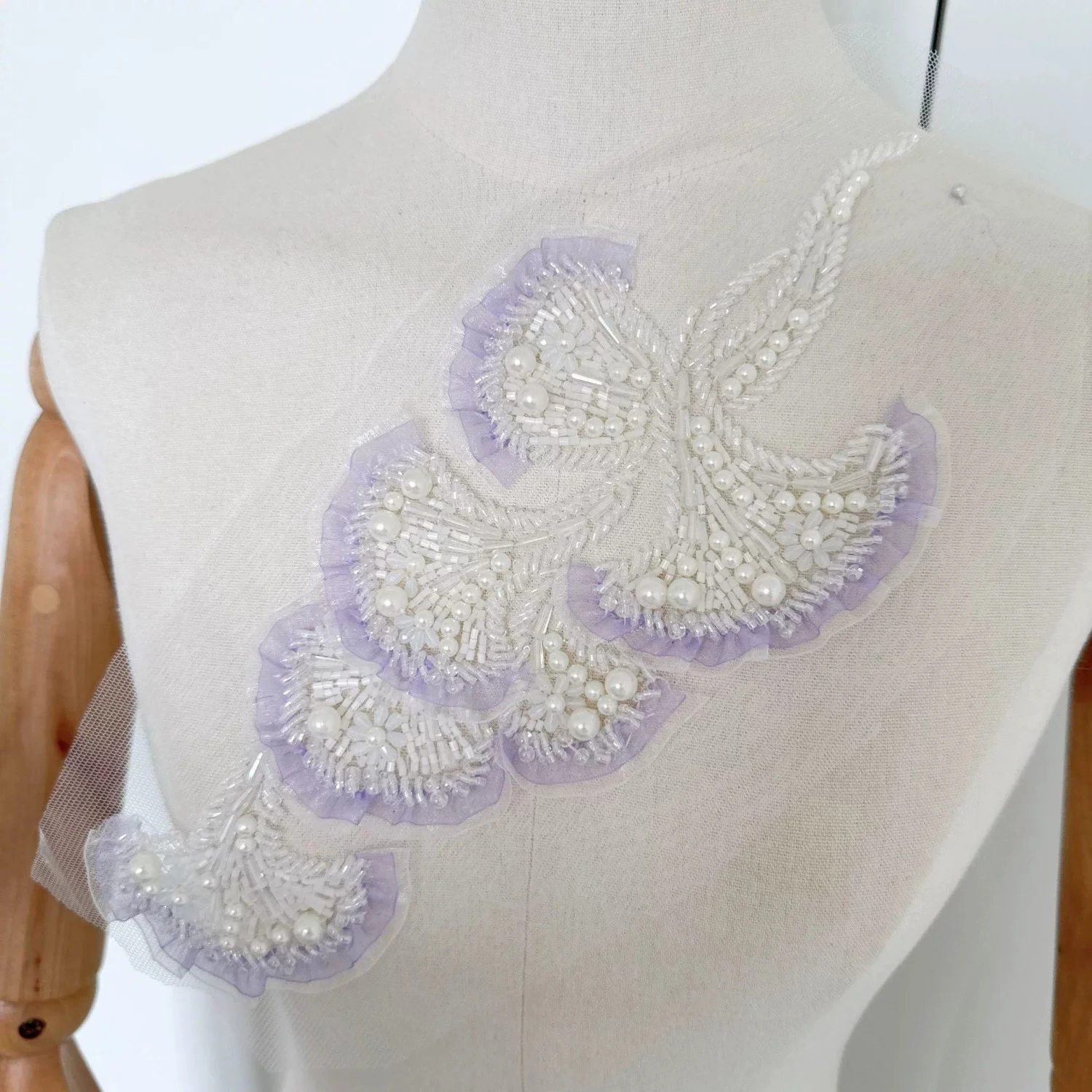 

1pcs Nail Pearl Flower Embroidery patch for clothes DIY sew on parches Wedding Dress accessories bordados parches