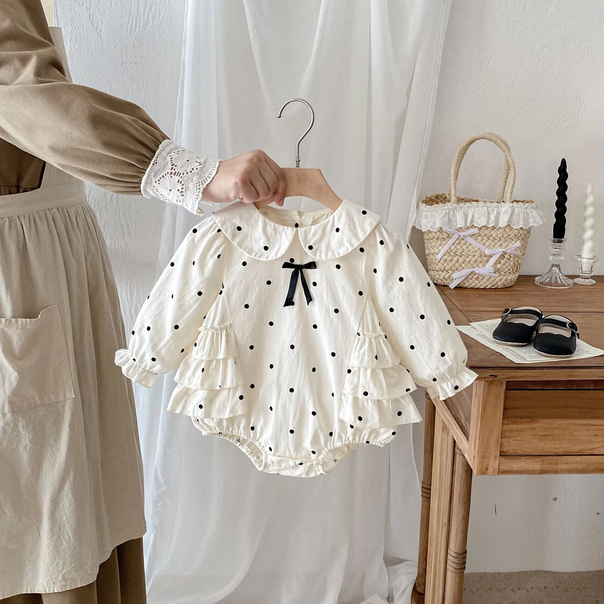 2026 Autumn Princess Baby Bodysuit Polka Dot Ruffle Peter Pan Collar Toddler One-Pieces Long Sleeves Soft Baby Girls Clothing