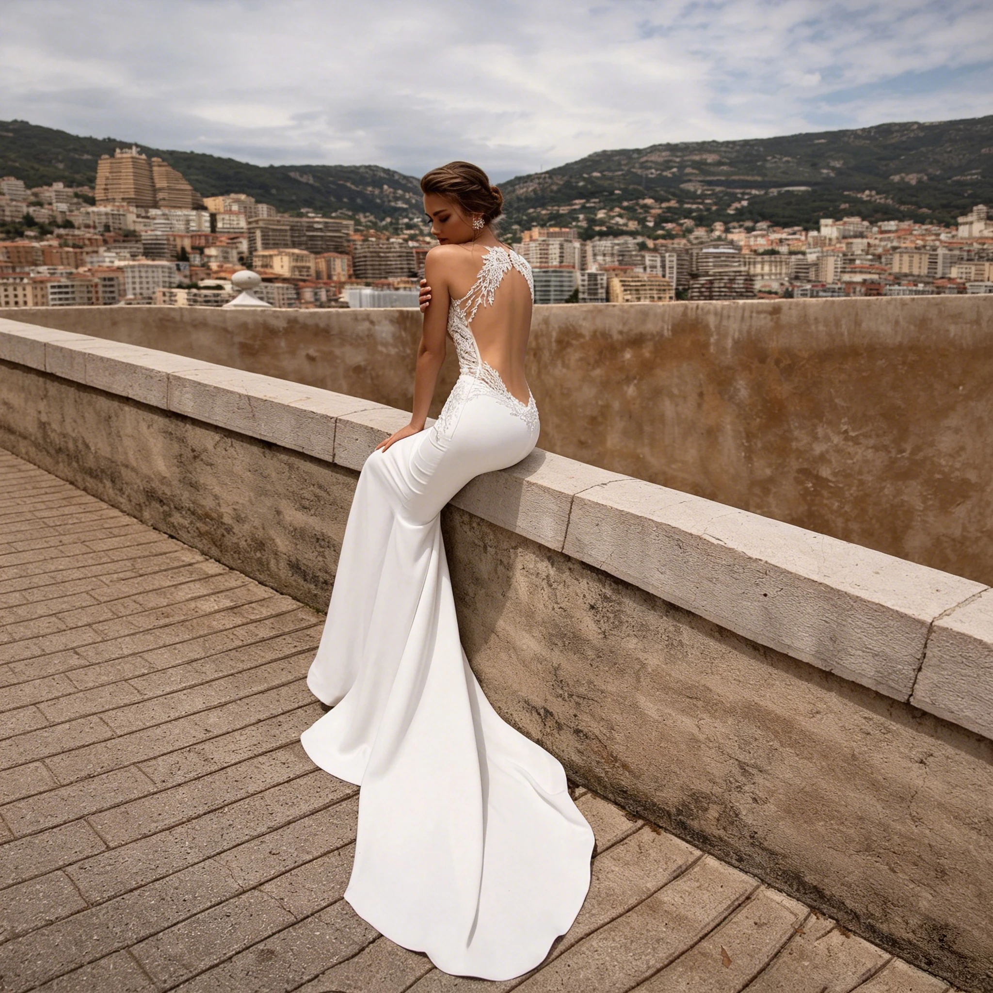Image 3: Robe de mariée sirène satin luxueux décolleté V profond appliqués dentelle dos ouvert traîne chapelle tailles plus sur mesure shooting mariage plage extérieur civil élégante romantique nouveau modèle tendance 2026