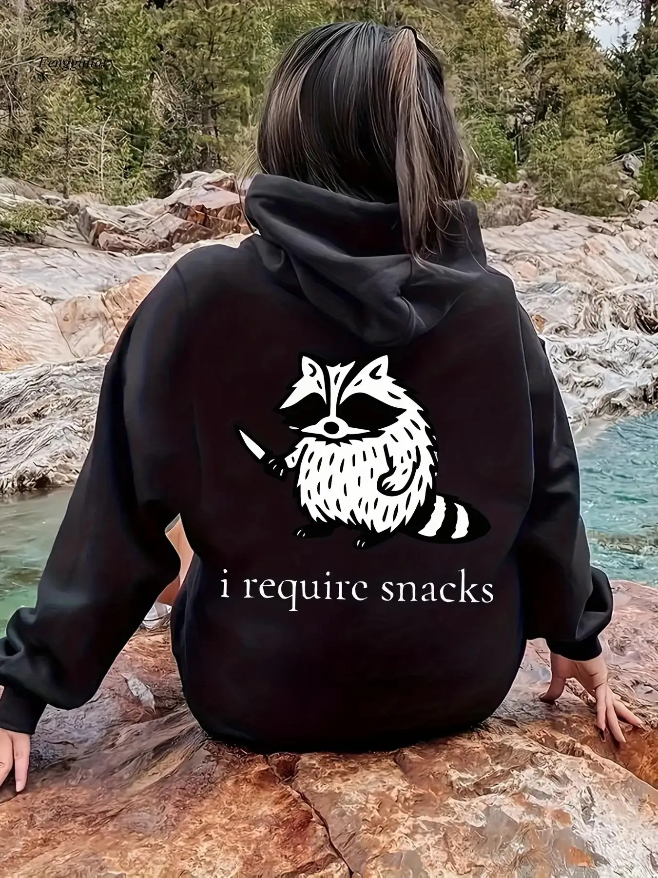Funny Raccoon & "I Require Snacks" Sudadera con capucha gráfica: acogedor jersey de otoño invierno con cara de mapache