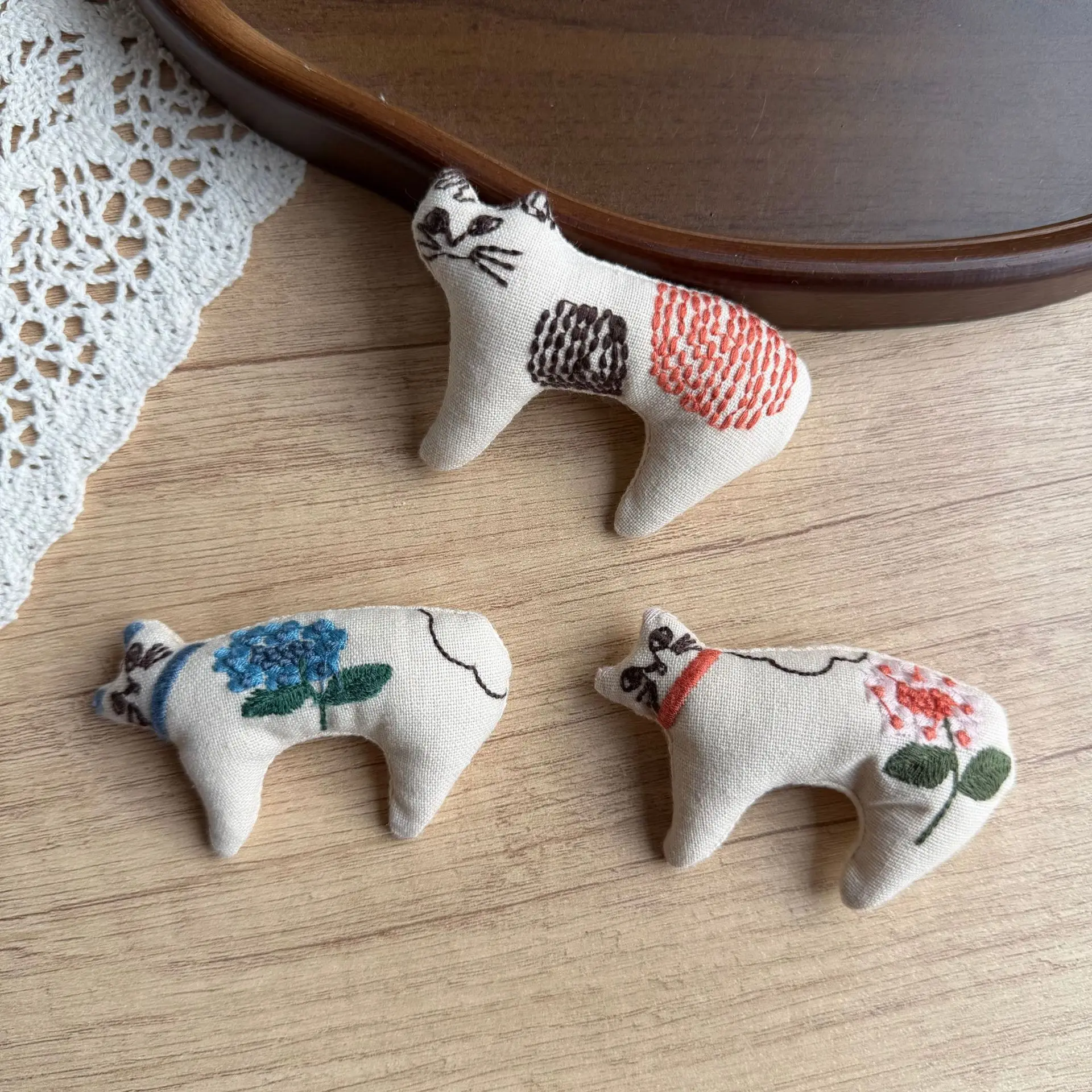 

DIY Handmade Fabric Cat Plush Brooch Pin for Children Shoes Socks Hat Bag Sewing Embellishment Accessory Soft