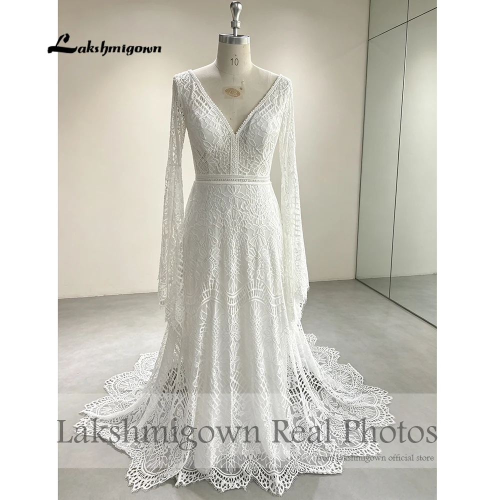 Lakshmigown V-Ausschnitt, ausgestellte Ärmel, Boho-Spitze, Brautkleid in Übergröße, Bohemian-Brautkleid, offener Rücken, Robe Mariee, nach Maß gefertigt. – Detail 5