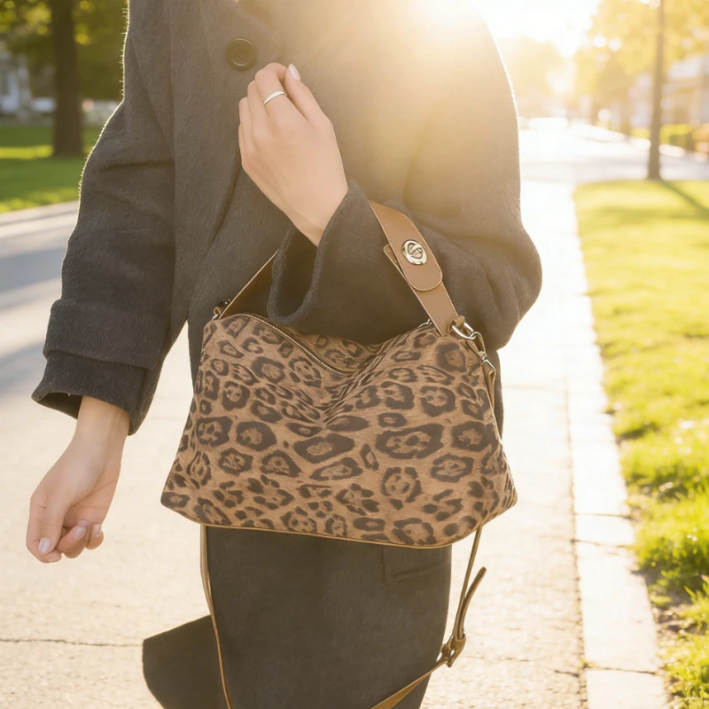 

Leopard Print Zipper Popular Crossbody Bags 2026 New High Quality New Trend Lightweight Exquisite Design Sense Shoulder Bags