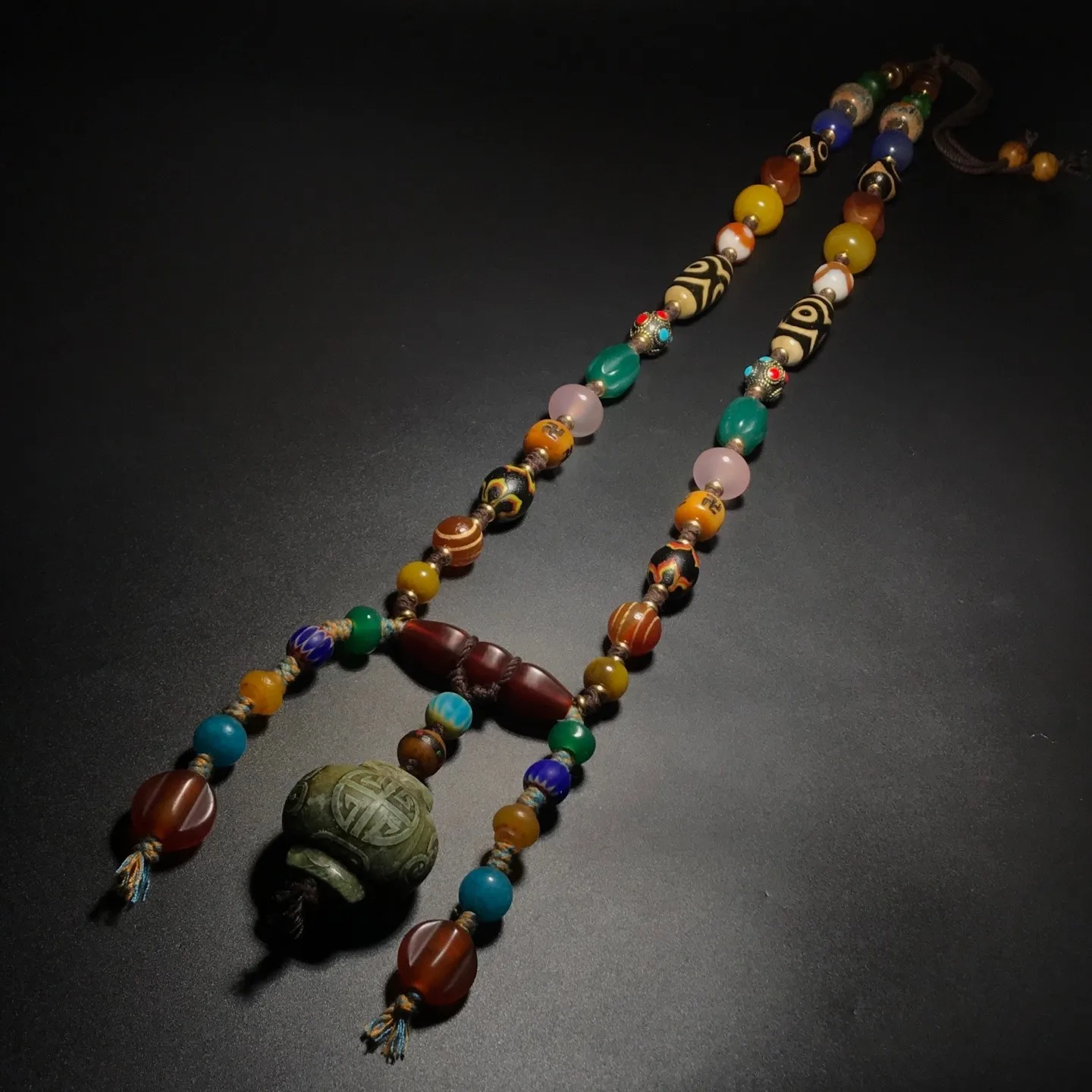 Collectible Old Tibetan Agate Dzi Multiple Totems Beads Necklace J0330