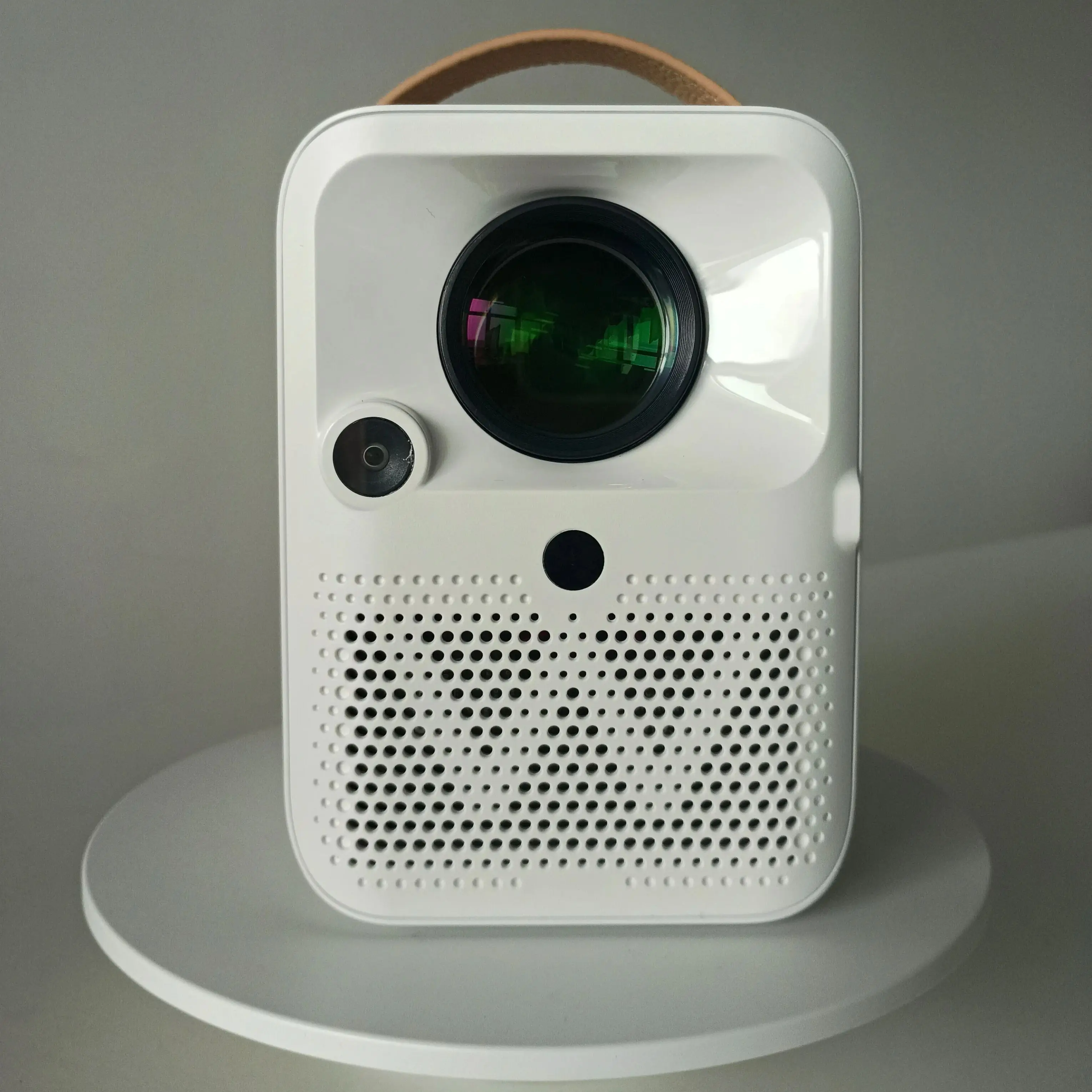 جهاز عرض المسرح المنزلي الذكي يدعم التفاعل القلم عالي الدقة للأطفال جهاز عرض صغير للمسرح المنزلي التعليمي