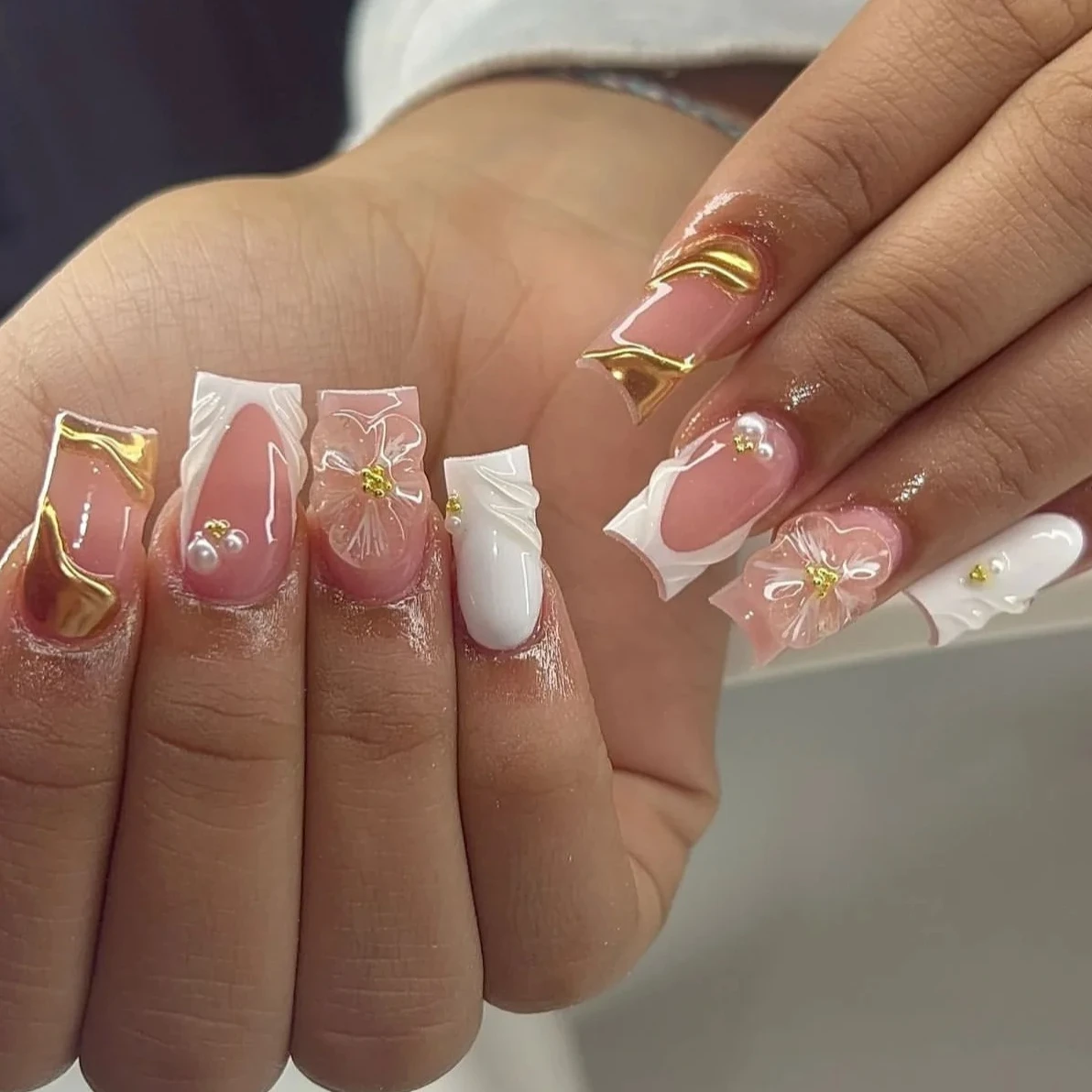 Bordo bianco Fiori margherita Linee di polvere glitter dorate Unghie finte quadrate corte Arte Leopardo Bowknot Balletto Unghie finte Premere sulle unghie