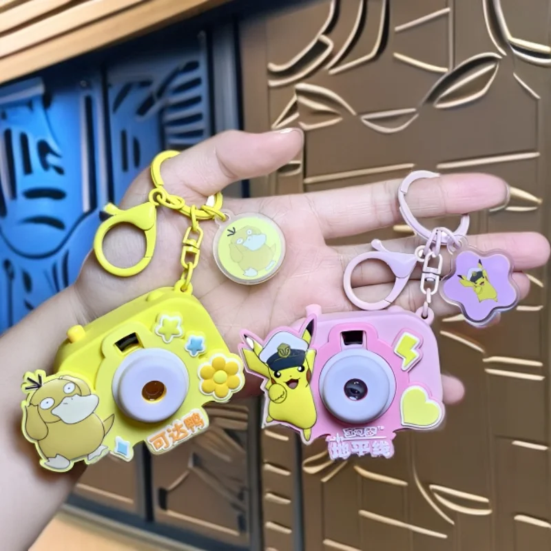 Pokemon simpatico personaggio luminoso proiezione fotocamera portachiavi Anime Pikachu Squirtle portachiavi zaino accessori ragazza regalo giocattoli