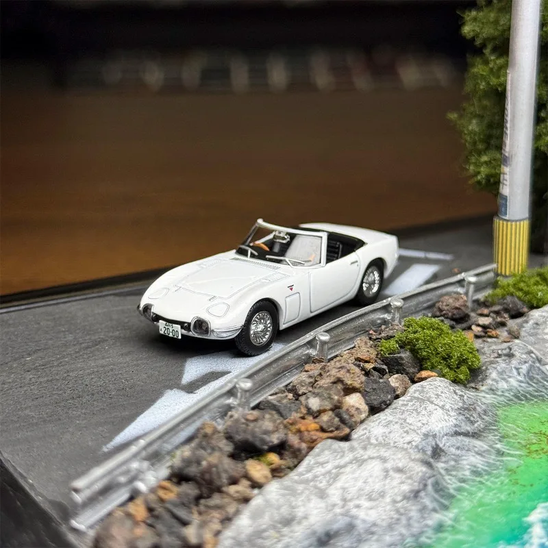 In stock 1:64 #915 2000GT Thunder Valley 007 alloy miniature replica vehicle model, boy toy gift, room collection statue