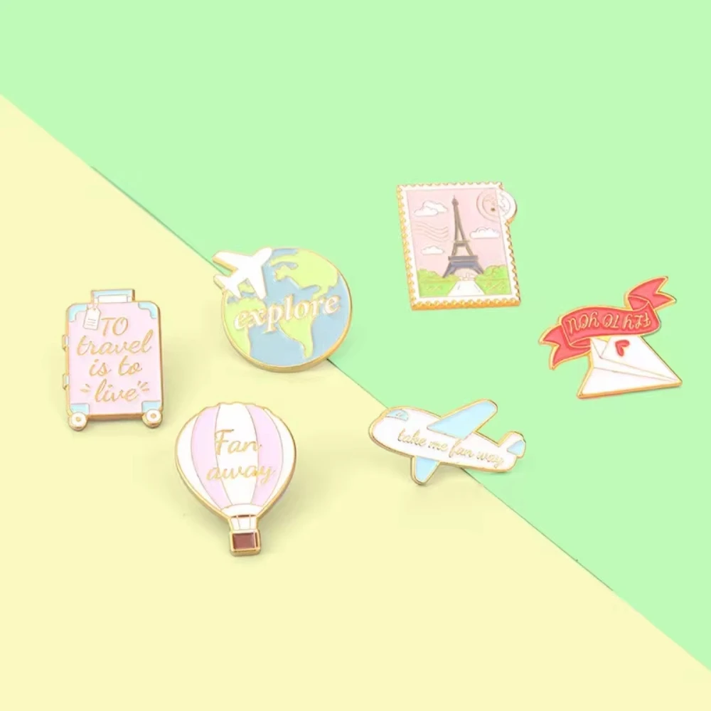 Entdecken Sie Flugzeug-Emaille-Anstecknadel, individuelle Cartoon-Turm-Gepäck-Broschen, Rucksack-Kappen, Zubehör, Legierung, Schmuck, Legierung, Geschenke