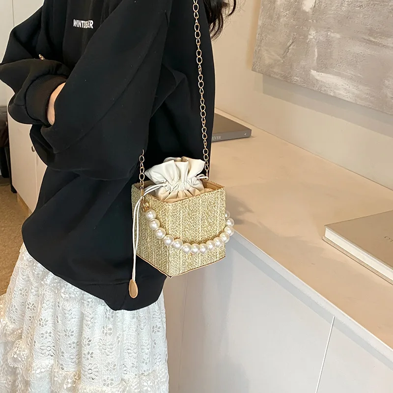 2024 New Fashion Pearl Chain Woven Drawstring Women's Slant Single Shoulder Small Square Bag, Women's Shoulder Bag