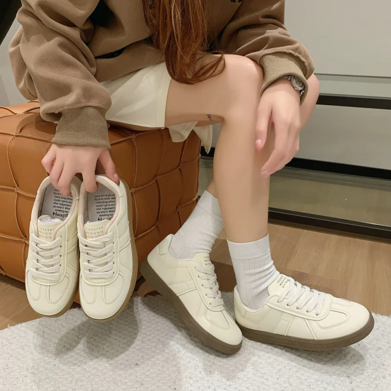 

2025 Fall Winter New Large Size Comfort German Army Trainers White Sneakers for Women Casual Sports Walking Shoes