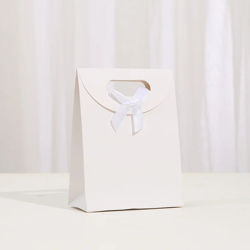50er-Pack Weihnachtsgeschenktüten aus Kraftpapier mit Klappe und Schleife 5