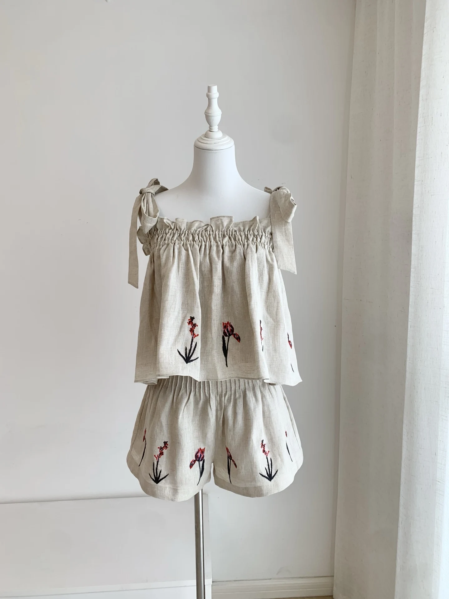 

Women Strapless Ruffles Elastic Embroidery Linen Sling Camisole Top Or Folds High Waist Shorts