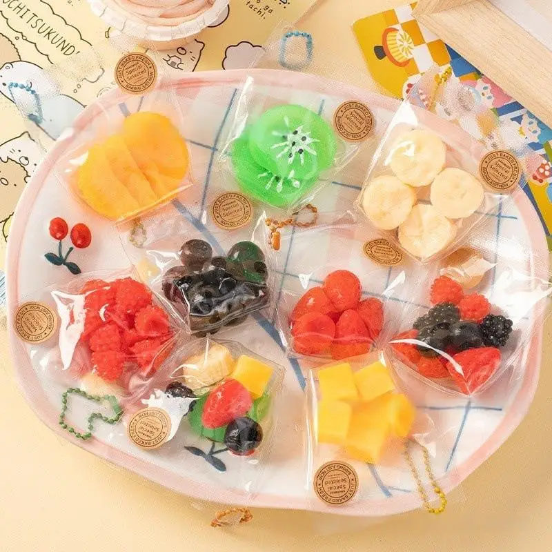 Giocattolo Antistress Divertente a Forma di Frutta, Morbido Giocattolo Sensoriale da Spremere, Portachiavi Antistress, Ciondolo Decorativo per Zaino, Regalo