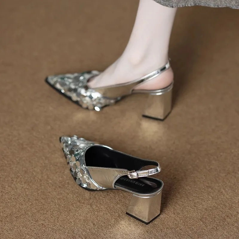 Koreanische Version 20226 Neue Weiche Leder-High-Heels mit Spitzer Zehenpartie für Damen, Blockabsatz, Modische Pailletten-Riemen-Hohlschuhe