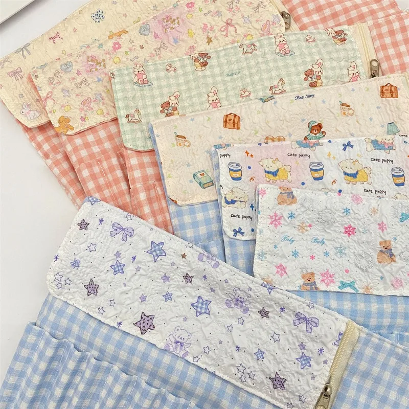 

Cute Cartoon Embossed Pencil Roll Bag Portable Travel Storage Organizer for Eye Shadow Blending Brushes, Roll-up Gel Pen Pouch