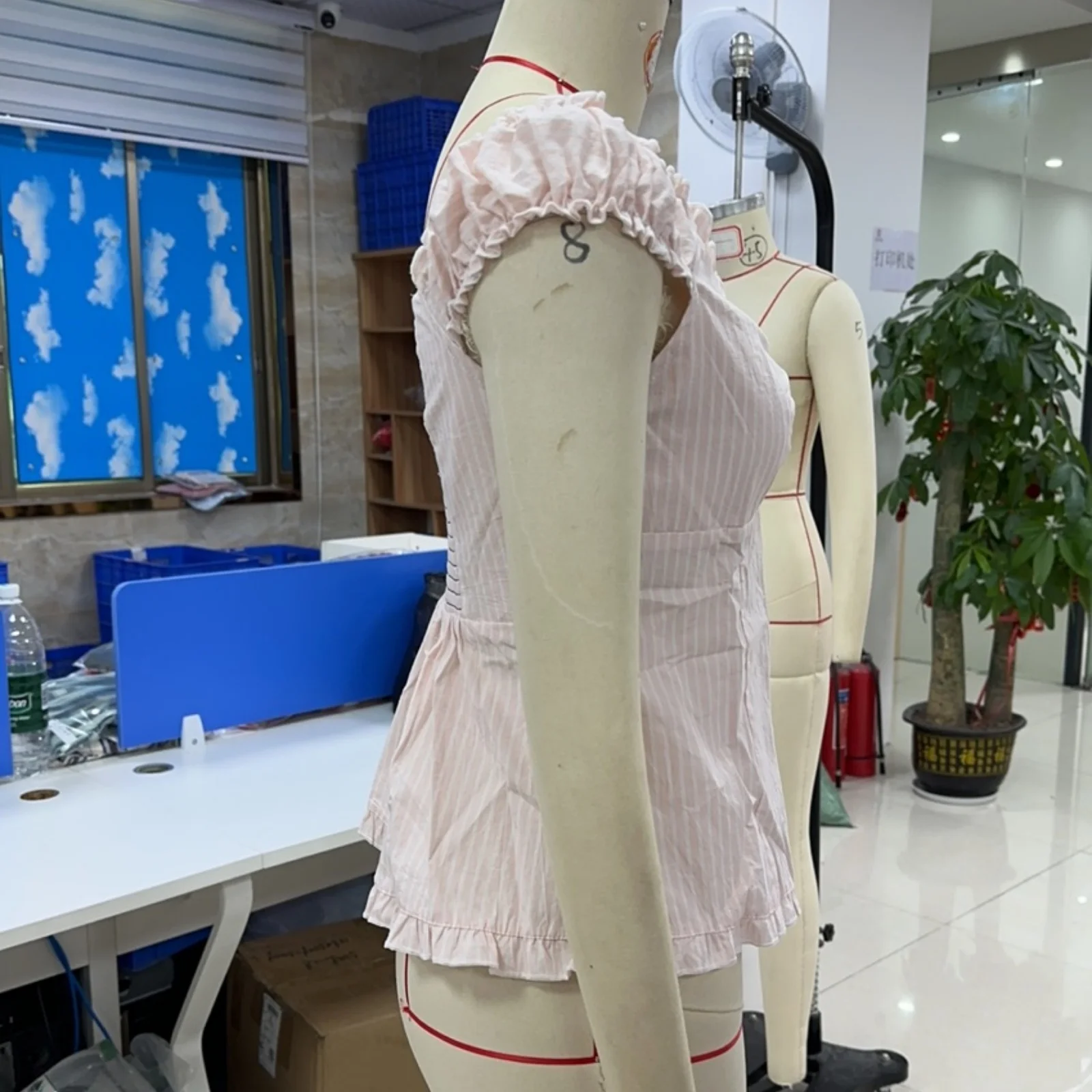 Tops ajustados con cuello de corazón de verano para mujer, camisas fruncidas de moda de manga corta de Color sólido/rayado