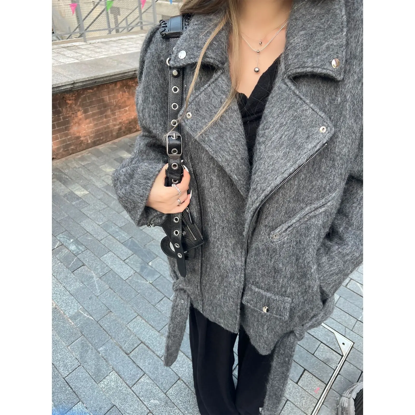 

French High-end Woolen Jacket, New Mid-length Winter Style, Thickened, Fashionable and Warm Woolen Coat, Women's Clothing