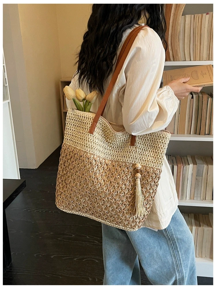 2026 Retro High-End Straw Woven Bag, Large Capacity, New Spring Style, Simple and Stylish for Beach Vacations